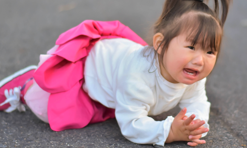 孩子哭鬧發脾氣